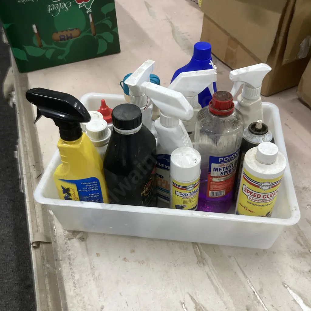 Bin of Sugar Soap, Gorilla Primer, Assorted Cleaners Etc Image 1++