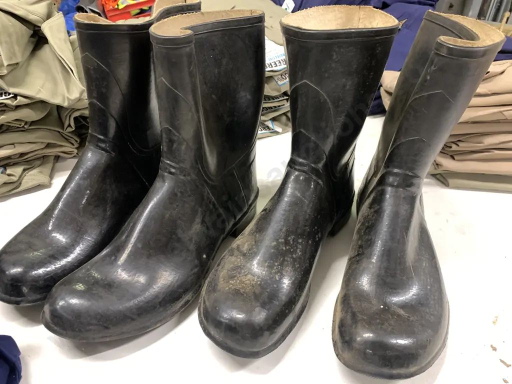 New Zealand Made 'Marathon' Black Gumboots Size 10  2 Pairs Image 1++