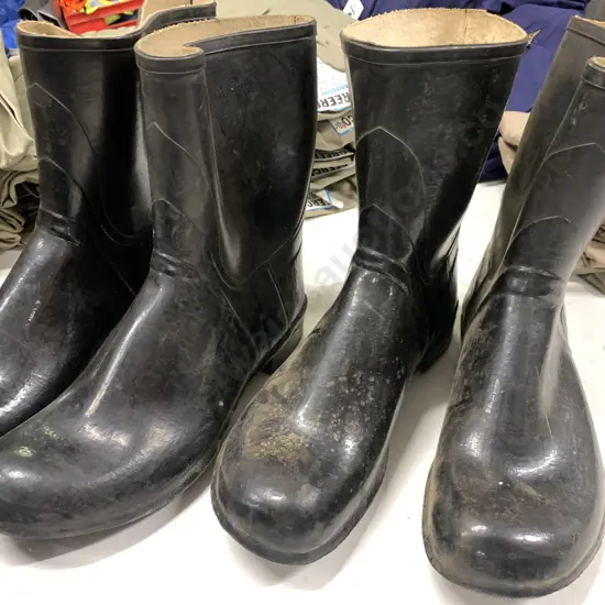 New Zealand Made 'Marathon' Black Gumboots Size 10  2 Pairs