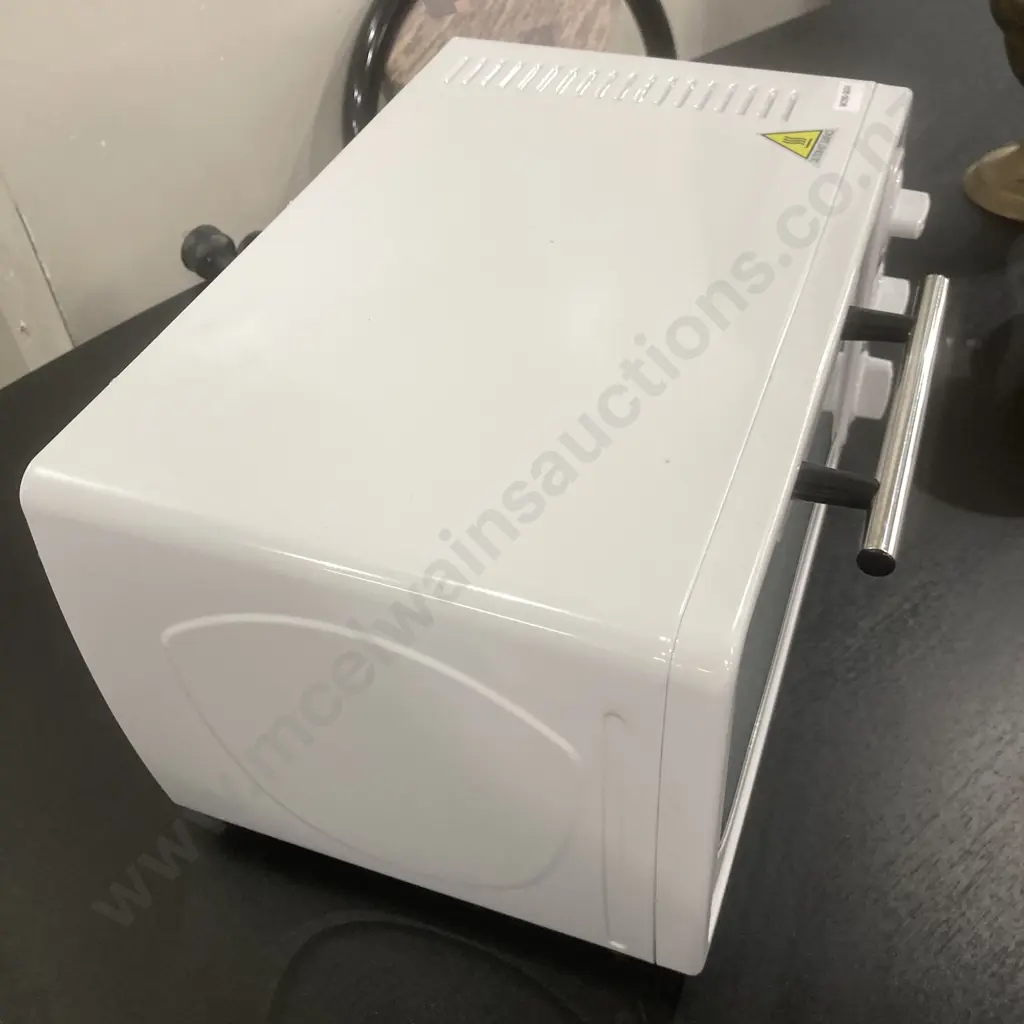 La Nouvelle White Bench Top Oven, New, Model VTOVN Image 1++