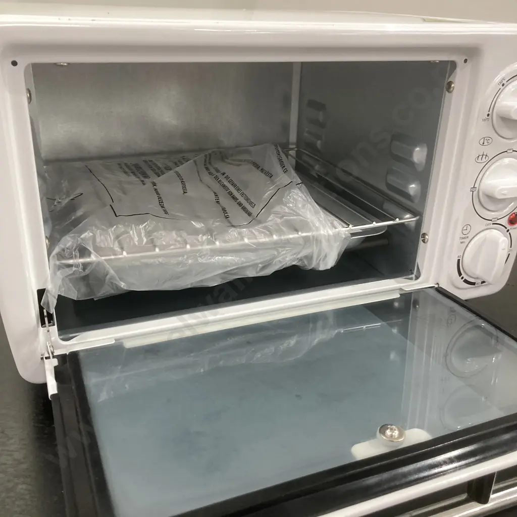 La Nouvelle White Bench Top Oven, New, Model VTOVN Image 1++