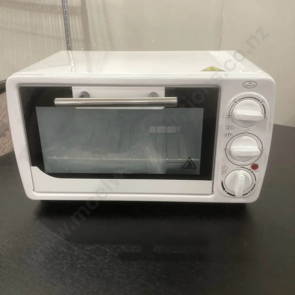 La Nouvelle White Bench Top Oven, New, Model VTOVN Image 1++