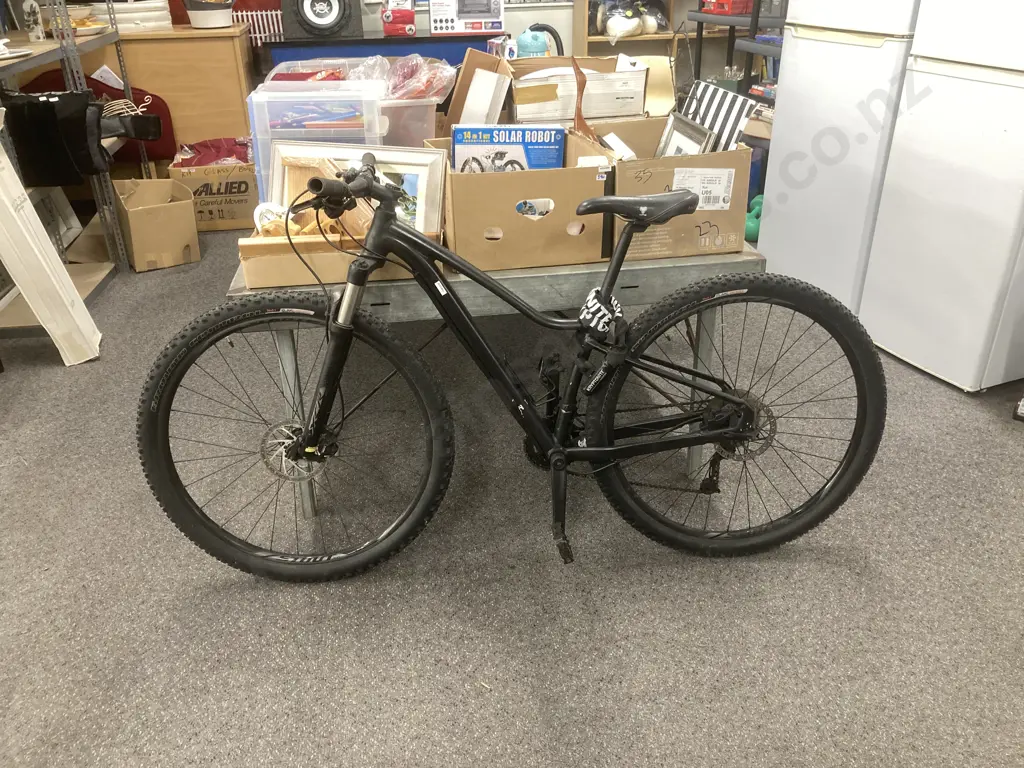 Black Mountain Bike With SR Suntour XCR Front Shocks Image 1++