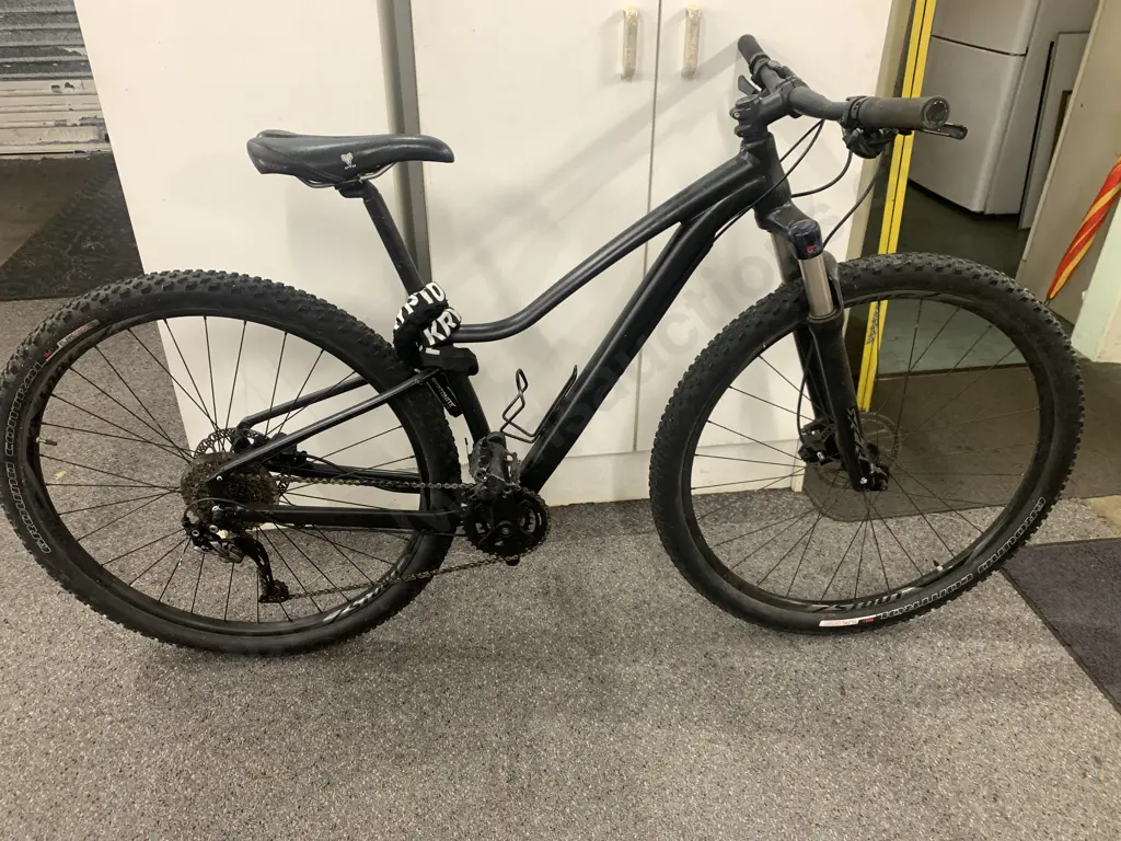 Black Mountain Bike With SR Suntour XCR Front Shocks Image 1++