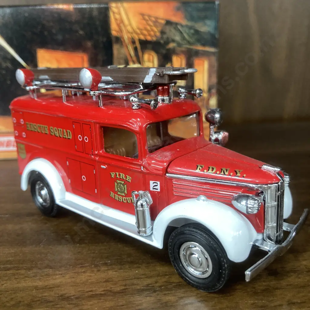 Matchbox YFE10 1937 GMC Rescue Squad Van Image 1++