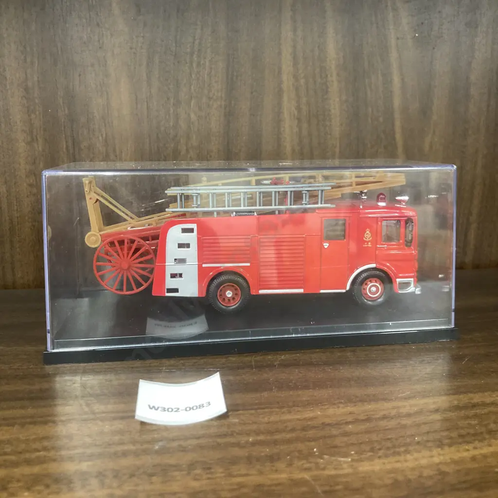 Corgi Classics 21802; Hong Kong AEC Ergomatic Fire Engine Image 1++