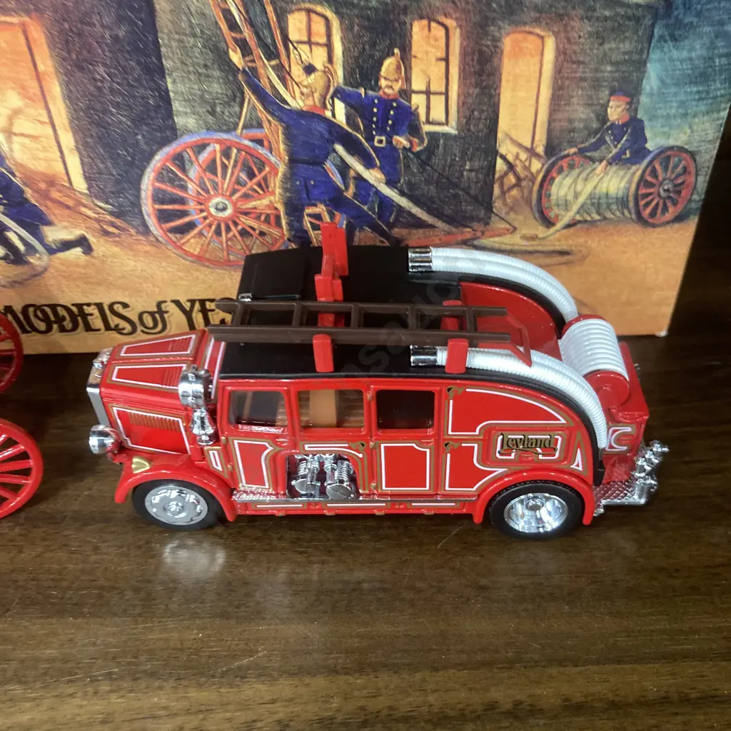 Matchbox YFE08 1936 Leyland Cub FK-7 Fire Engine Image 1++