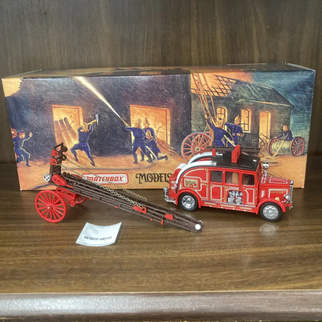 Matchbox YFE08 1936 Leyland Cub FK-7 Fire Engine Image 1++