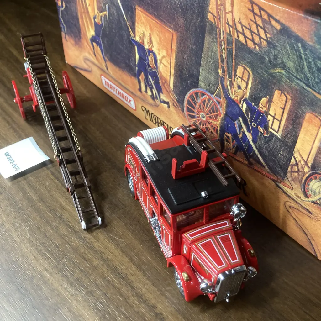 Matchbox YFE08 1936 Leyland Cub FK-7 Fire Engine Image 1++