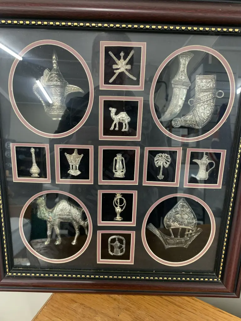 Mahogany Stained Framed Box Picture Of Miniature Items Image 1++