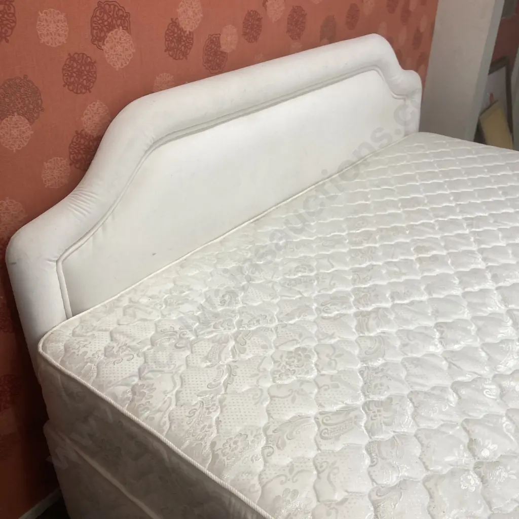 SilentNight Orthopaedic (UAE) Bed, W180 L200cm, Split Base, With Padded Fabric Headboard Image 1++