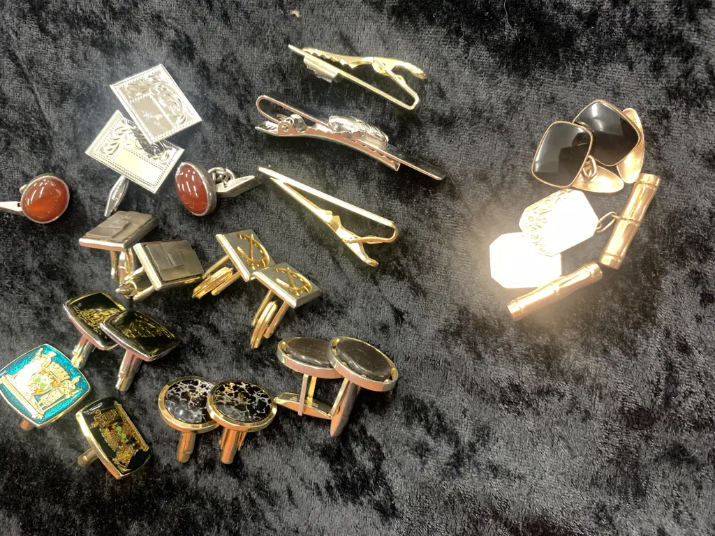 Assortment Of Cuff links And Tie Pins Including 9 ct Image 1++