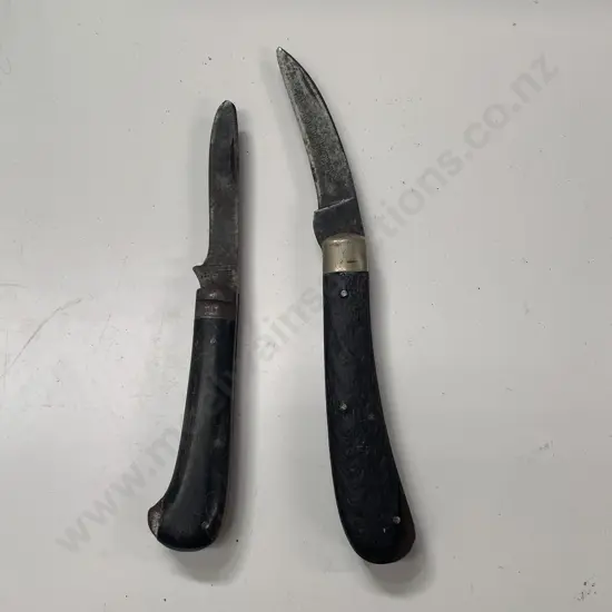 Vintage "The Dockers" and LXL George Wostenholm Sheffield Pocket Knives. af handles