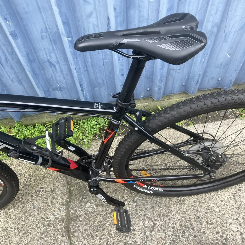 Avanti ADT L6 Montari 4 Bike With a Scott Helmet Image 1++