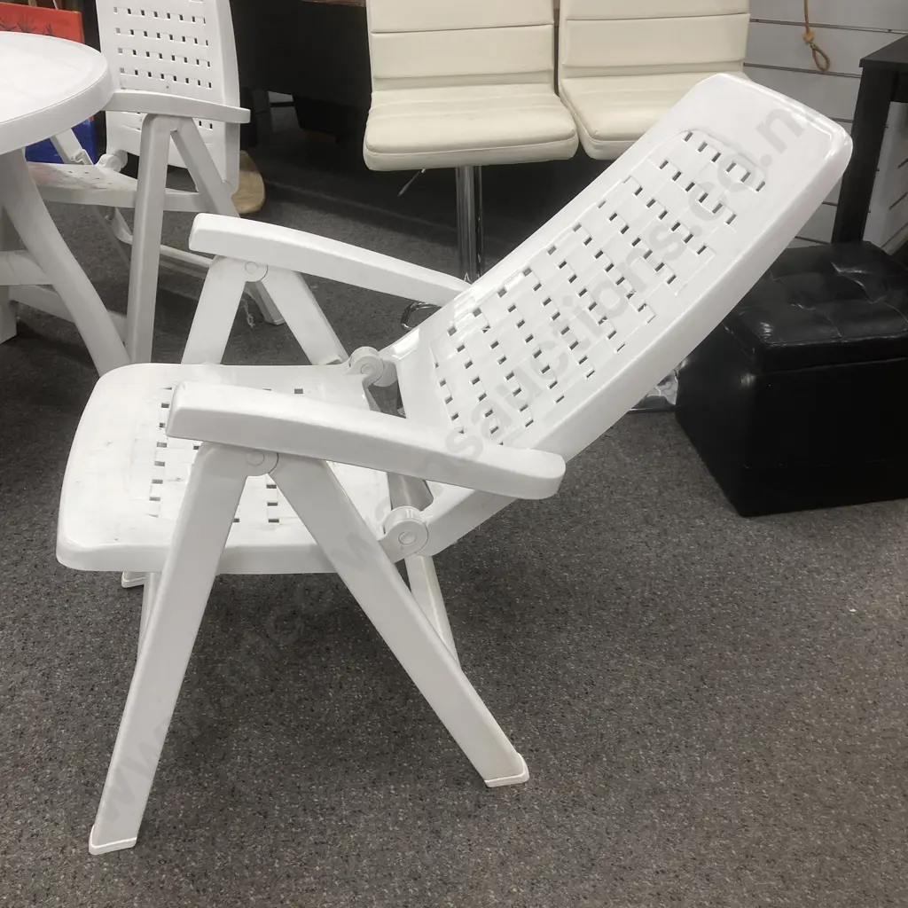 White Italian Made Nardi Colosseo PP Resin 74 x 120cm Round Table, Adj Feet, 4 Maya Scab Multi Adjustable Armed Chairs Image 1++