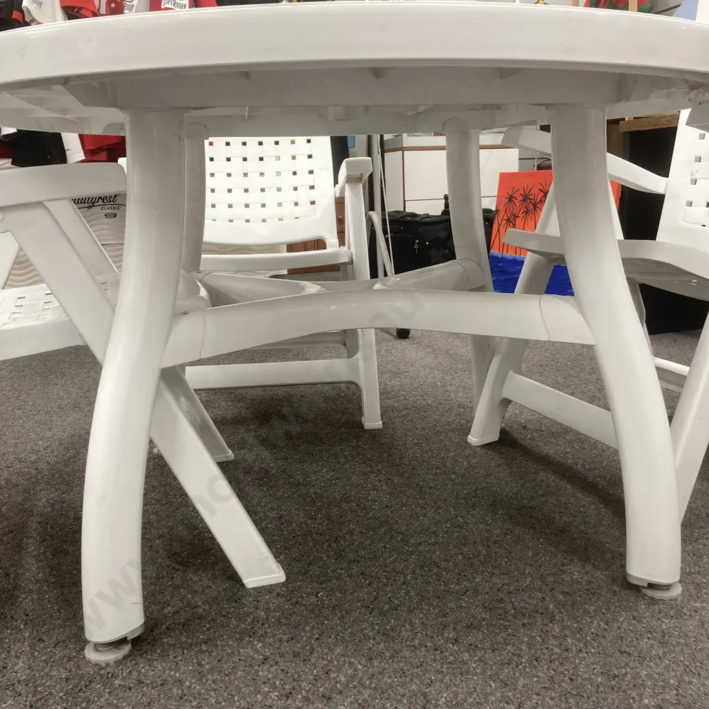 White Italian Made Nardi Colosseo PP Resin 74 x 120cm Round Table, Adj Feet, 4 Maya Scab Multi Adjustable Armed Chairs Image 1++