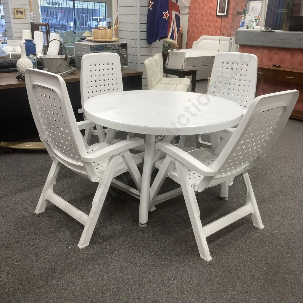 White Italian Made Nardi Colosseo PP Resin 74 x 120cm Round Table, Adj Feet, 4 Maya Scab Multi Adjustable Armed Chairs Image 1++
