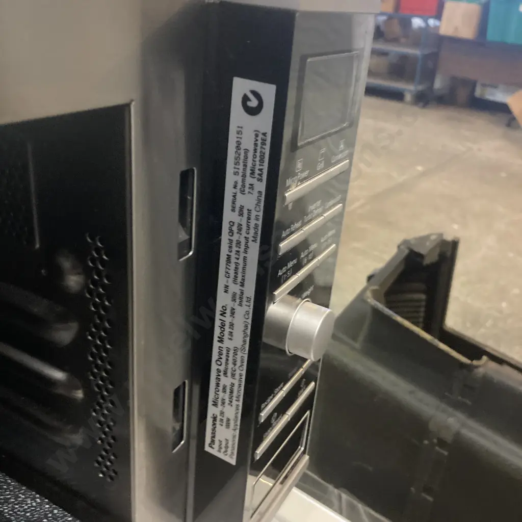 Panasonic 27L 3-In-1 Flatbed Convection Microwave Oven, Model NN-CF770M (Missing Feet) Image 1++