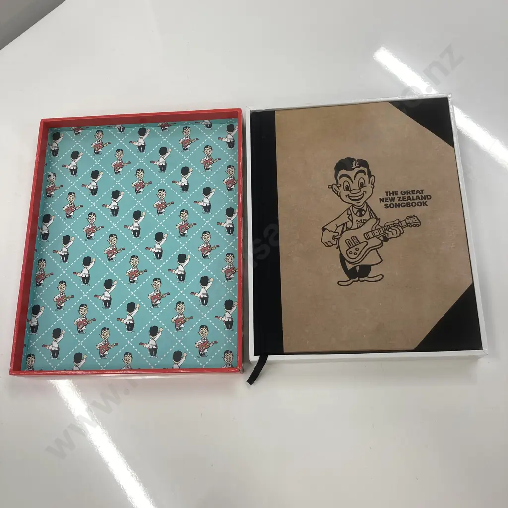 Rare 'The Great New Zealand Songbook' Hardcover With 2 CDs, 100 Pages, Published 2009 Image 1++