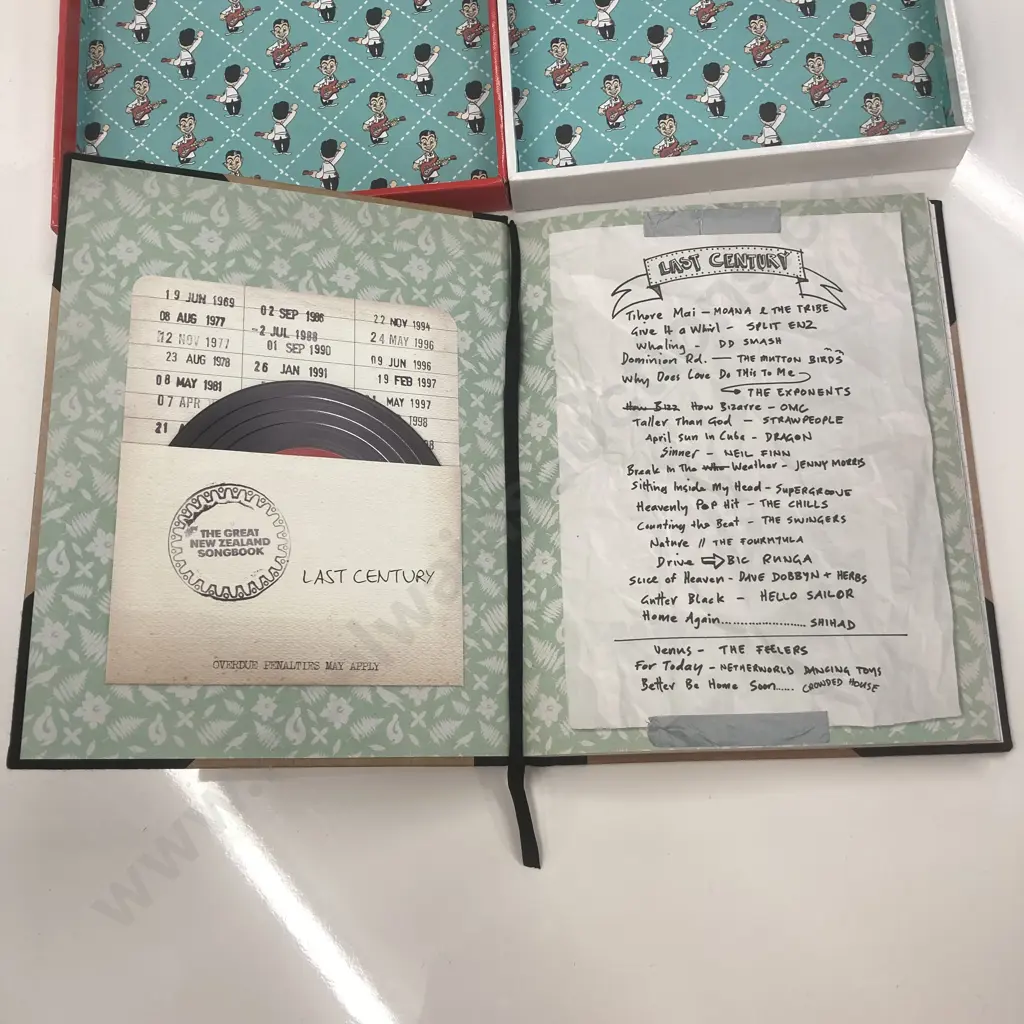 Rare 'The Great New Zealand Songbook' Hardcover With 2 CDs, 100 Pages, Published 2009 Image 1++