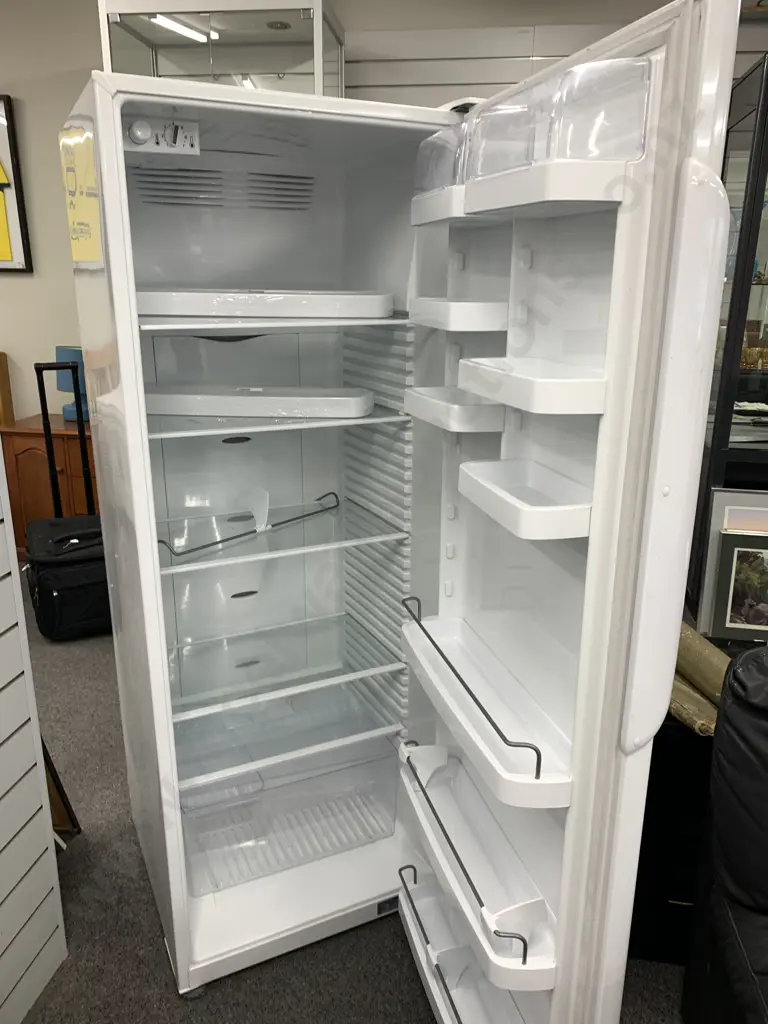 Fisher & Paykel E450R Fridge, #DPF180009, H170 W64cm, 423 Litre, White Image 1++