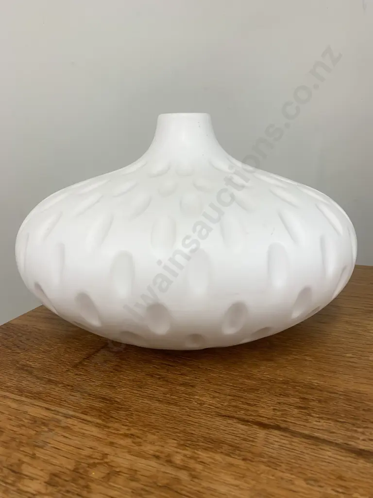 Jane Packer Dimpled Round White Ceramic Vase, H20 Dia32cm, Portugal (Small Chip On Top) Image 1++