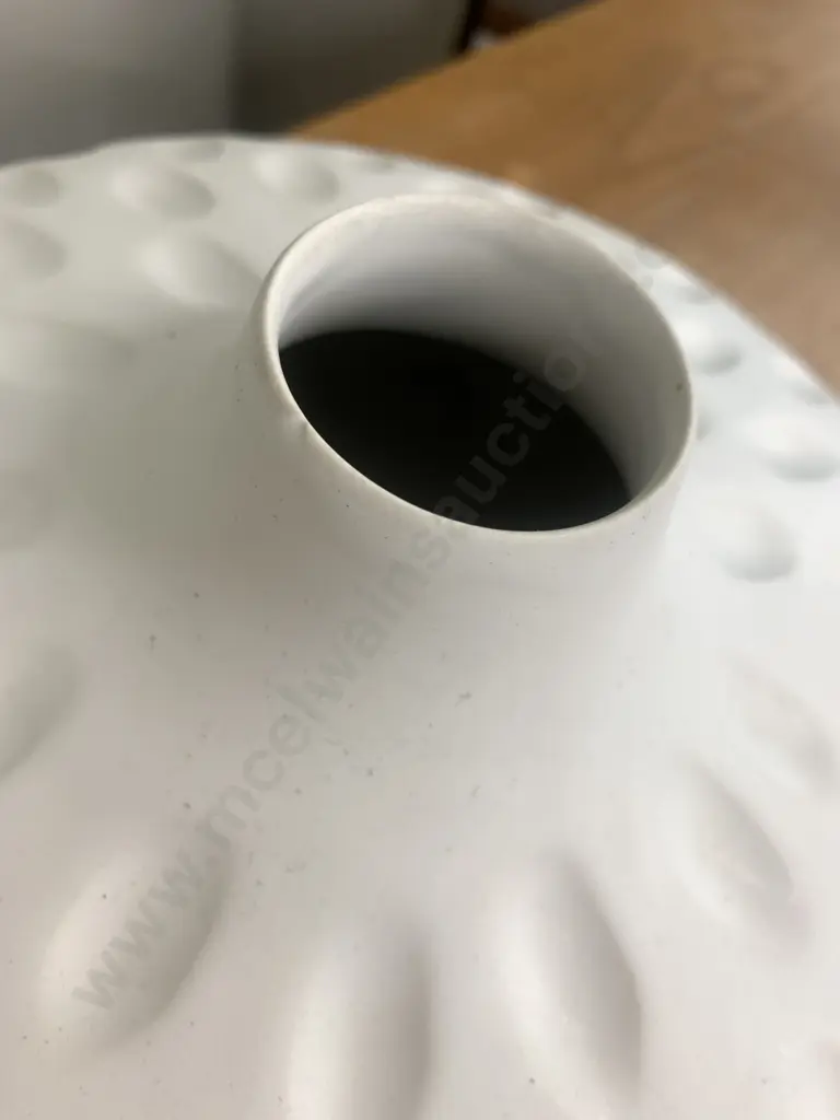 Jane Packer Dimpled Round White Ceramic Vase, H20 Dia32cm, Portugal (Small Chip On Top) Image 1++