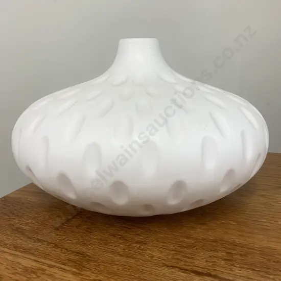 Jane Packer Dimpled Round White Ceramic Vase, H20 Dia32cm, Portugal (Small Chip On Top)