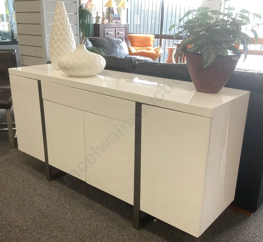 White Lacquered Buffet With Polished Steel Vertical Band Legs, 4 Door, 1 Drawer, H80 W160 D45cm Image 1++