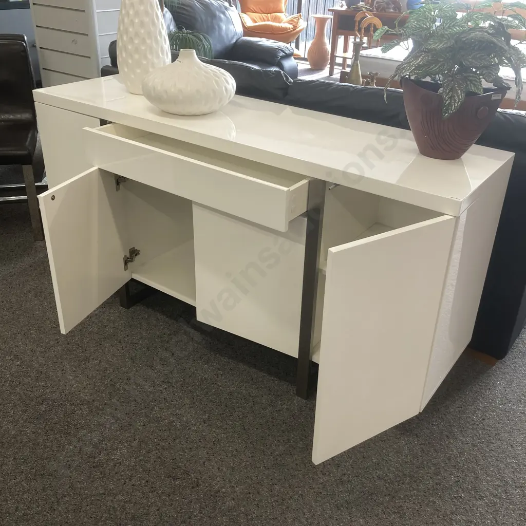 White Lacquered Buffet With Polished Steel Vertical Band Legs, 4 Door, 1 Drawer, H80 W160 D45cm Image 1++