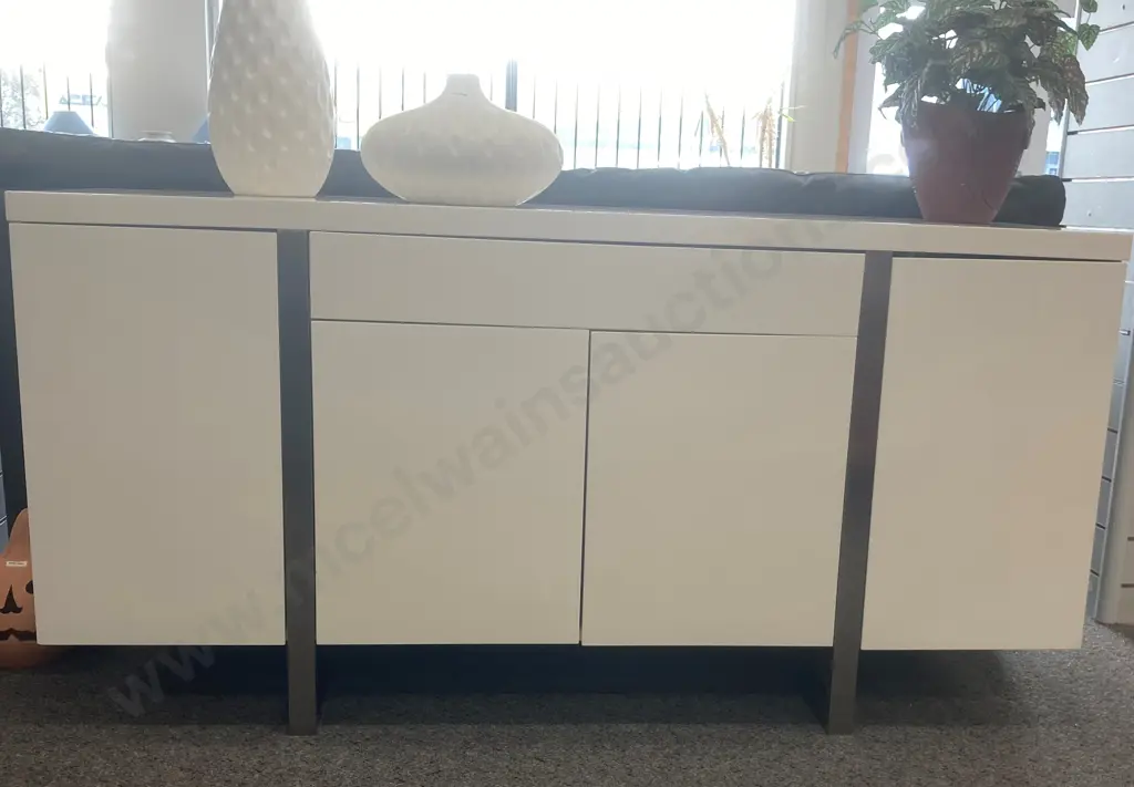 White Lacquered Buffet With Polished Steel Vertical Band Legs, 4 Door, 1 Drawer, H80 W160 D45cm Image 1++