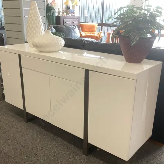 White Lacquered Buffet With Polished Steel Vertical Band Legs, 4 Door, 1 Drawer, H80 W160 D45cm