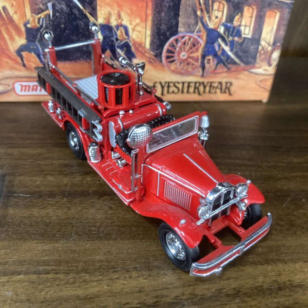 Matchbox YFE09 1932 Ford AA Open Cab Fire Engine Image 1++