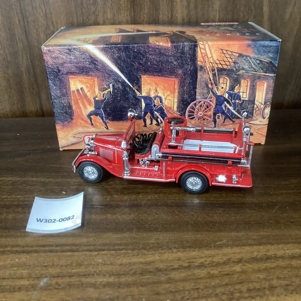 Matchbox YFE09 1932 Ford AA Open Cab Fire Engine Image 1++