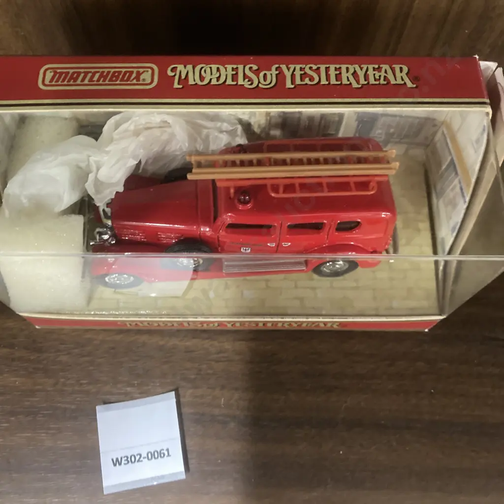 Matchbox Y61 1933 Cadillac Fire Engine Image 1++