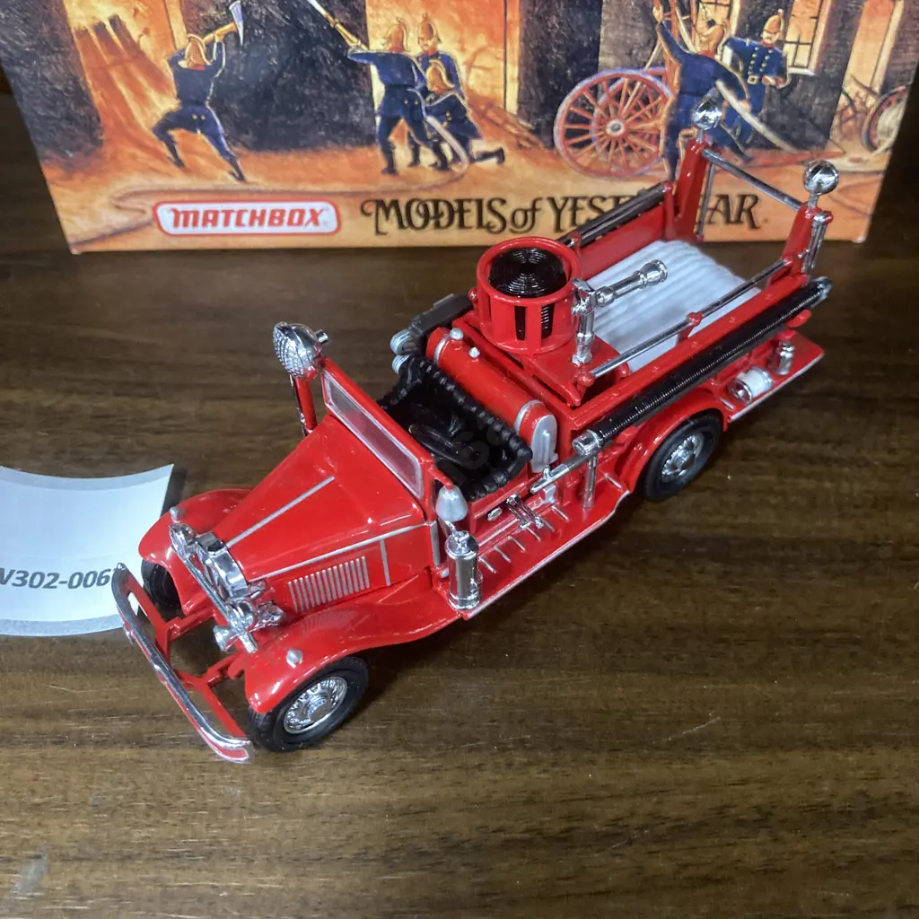 Matchbox YFE09 1932 Ford AA Open Cab Fire Engine Image 1++