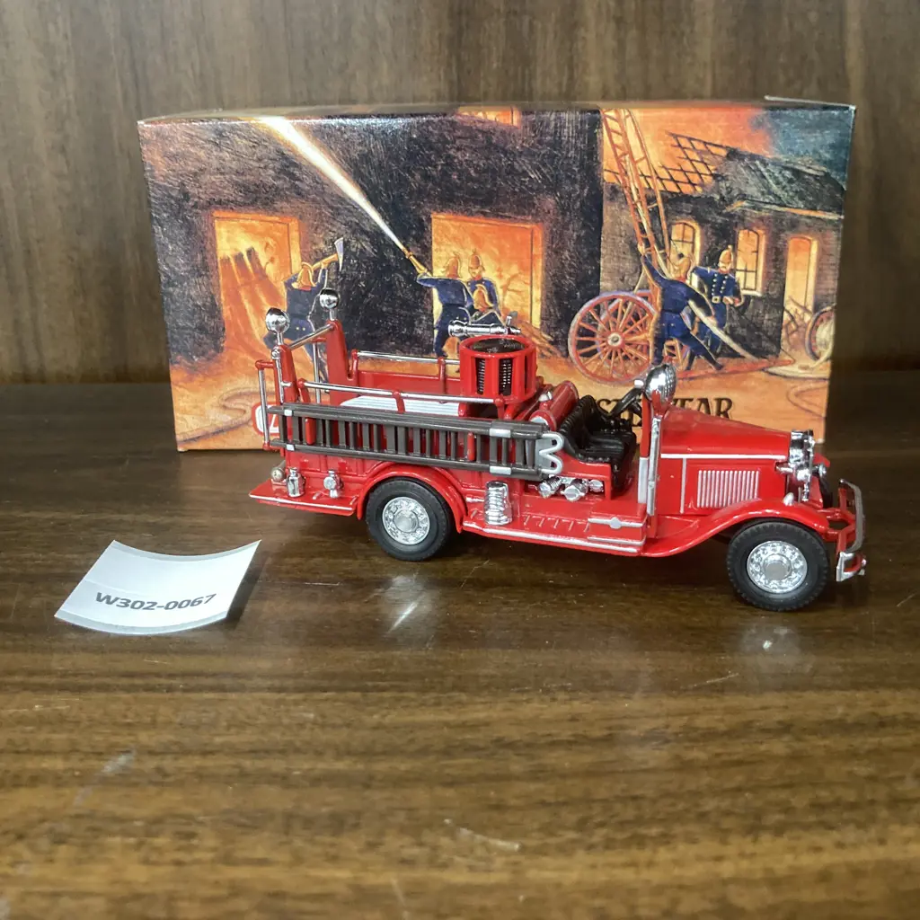 Matchbox YFE09 1932 Ford AA Open Cab Fire Engine Image 1++