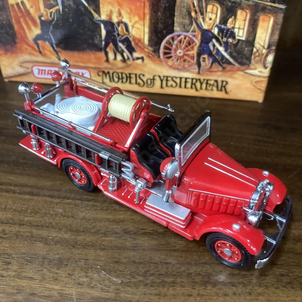Matchbox YFE15 1935 Mack AB Fire Engine Image 1++