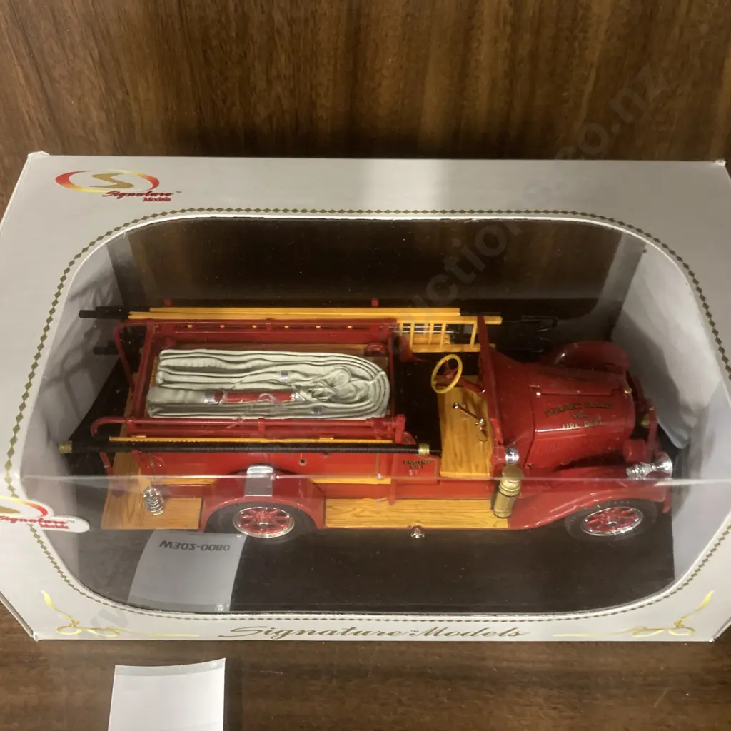 Signature Model 1928 REO Fire Truck 32308 1/32 Scale Diecast Image 1++