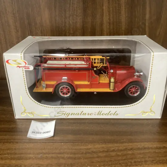 Signature Model 1928 REO Fire Truck 32308 1/32 Scale Diecast