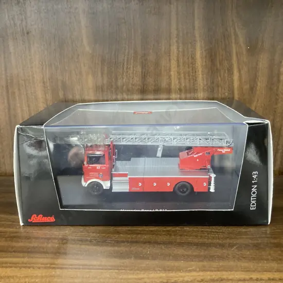 Schuco Mercedes-Benz LP813 Fire Engine 1:43