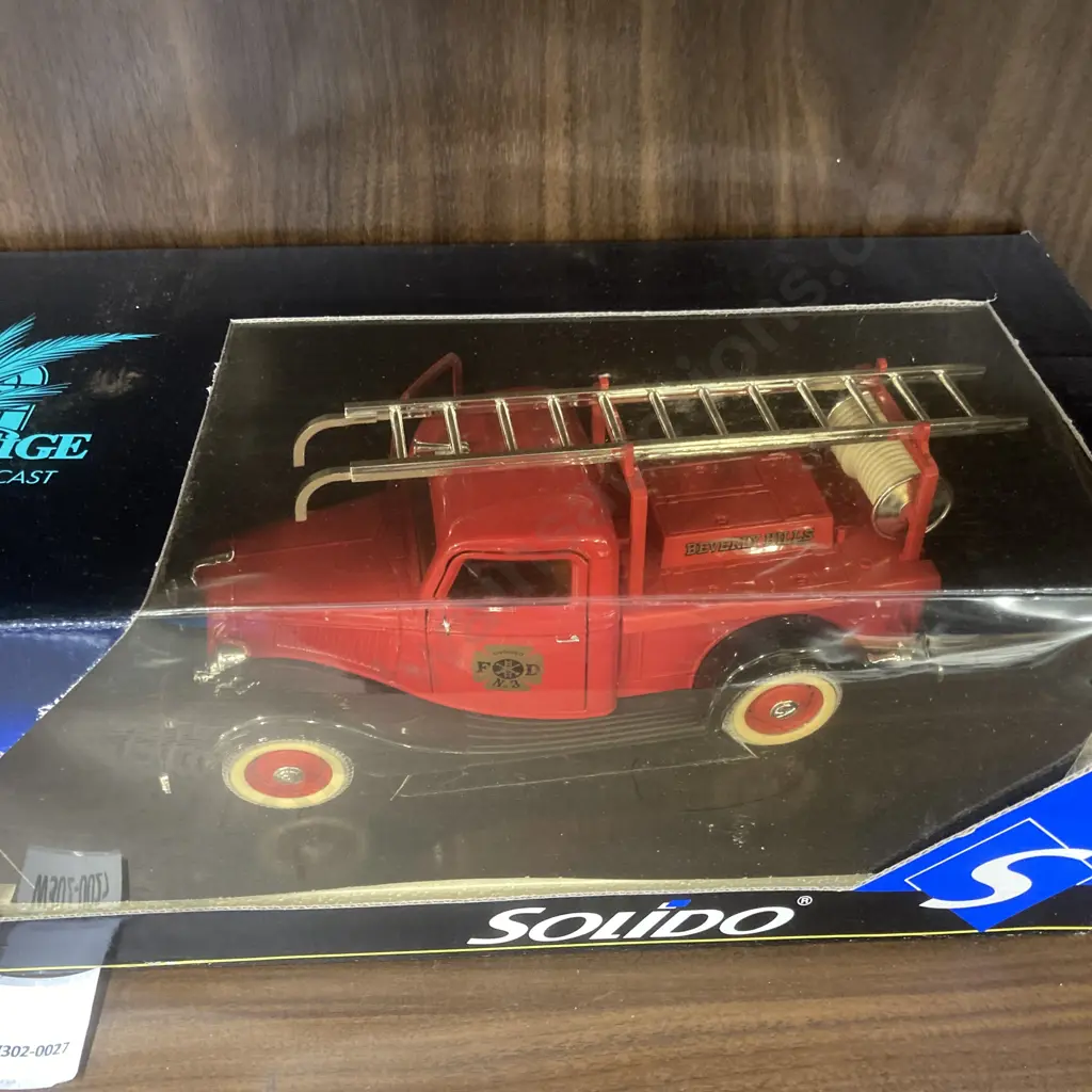 Solido Prestige Die Cast 1936 Ford Pompier Beverly Hills FD No:3, 1:18 Image 1++