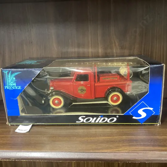 Solido Prestige Die Cast 1936 Ford Pompier Beverly Hills FD No:3, 1:18