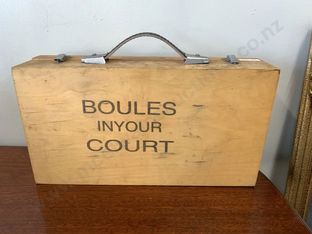 Set Of 8 Ball Boule / Petanque Set With Deluxe Case Image 1++