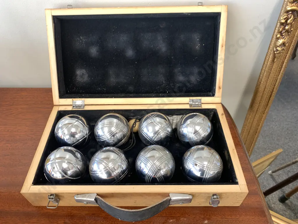 Set Of 8 Ball Boule / Petanque Set With Deluxe Case Image 1++