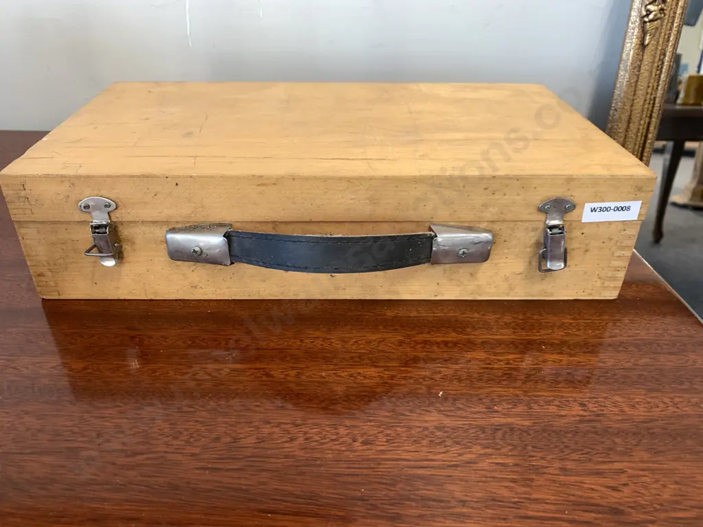 Set Of 8 Ball Boule / Petanque Set With Deluxe Case Image 1++