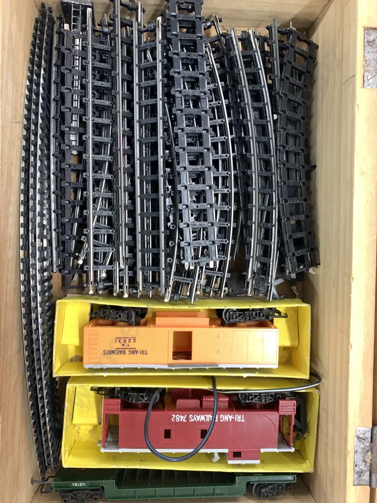 Traing Railways, Trains, Track, Controller & Tyco Union Pacific Carriage In Wooden Box Image 1++