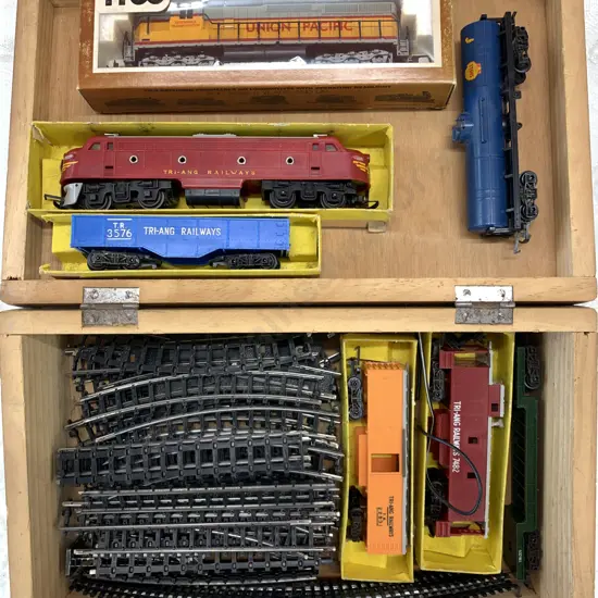 Traing Railways, Trains, Track, Controller & Tyco Union Pacific Carriage In Wooden Box