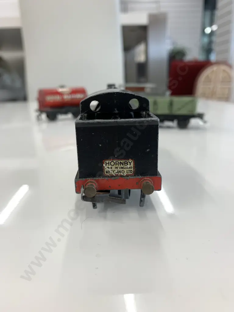 Vintage Hornby 69567 Train Engine (Electric) & 4 Rolling Stock Image 1++