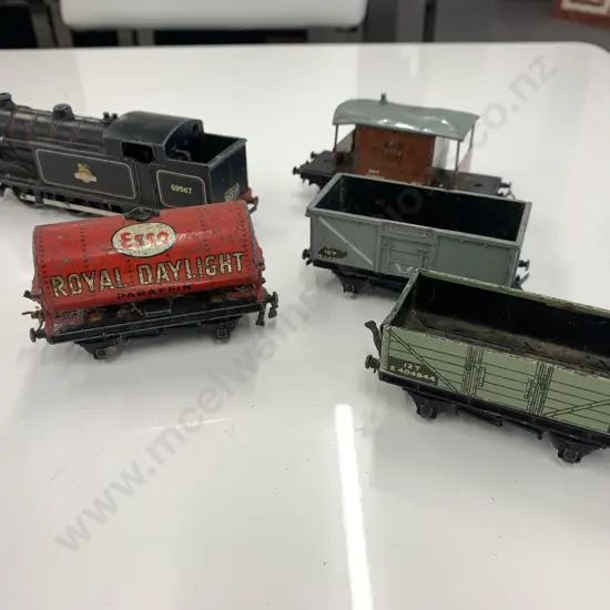 Vintage Hornby 69567 Train Engine (Electric) & 4 Rolling Stock